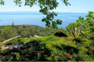 019 2021 375 Omis Stone house with a sea view for sale