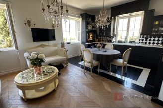 011 2045 02 Split Bacvice Exclusive four bedroom apartment for sale