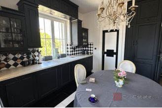 011 2045 02 Split Bacvice Exclusive four bedroom apartment for sale