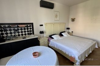 011 2045 02 Split Bacvice Exclusive four bedroom apartment for sale