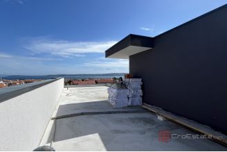 011 2046 02 Kastela Two story penthouse with a sea view for sale