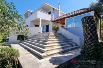 011 2041 77 Island of Brac House sewcond row to the sea for sale