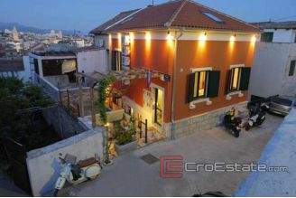 20 4541 30 split mini hotel