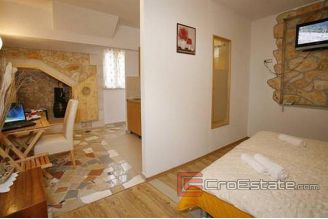 20 4541 30 split mini hotel