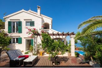020 2018 251 Island of Vis House with pool in the first row to the sea for sale