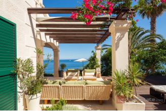 020 2018 251 Island of Vis House with pool in the first row to the sea for sale