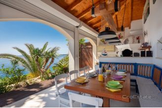 020 2018 251 Island of Vis House with pool in the first row to the sea for sale
