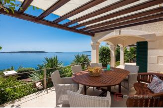 020 2018 251 Island of Vis House with pool in the first row to the sea for sale