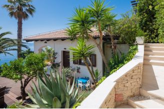 020 2018 251 Island of Vis House with pool in the first row to the sea for sale