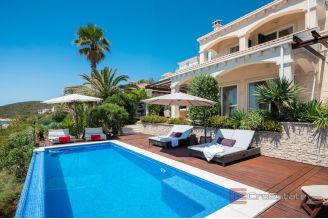 020 2018 251 Island of Vis House with pool in the first row to the sea for sale