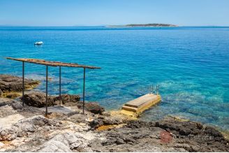 020 2018 251 Island of Vis House with pool in the first row to the sea for sale