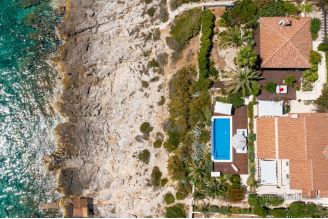 020 2018 251 Island of Vis House with pool in the first row to the sea for sale