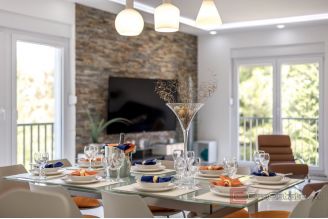 020 5302 30 Omis Luxury villa with pool for sale