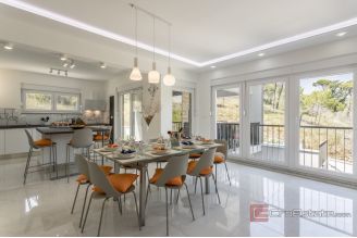 020 5302 30 Omis Luxury villa with pool for sale