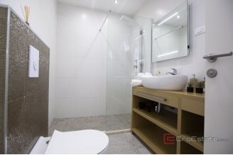 020 5302 30 Omis Luxury villa with pool for sale