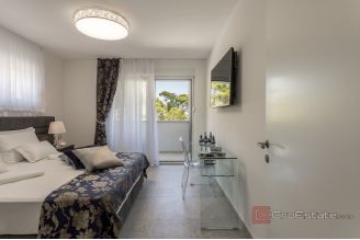 020 5302 30 Omis Luxury villa with pool for sale