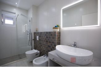 020 5302 30 Omis Luxury villa with pool for sale