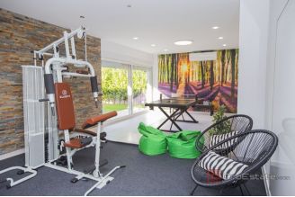 020 5302 30 Omis Luxury villa with pool for sale