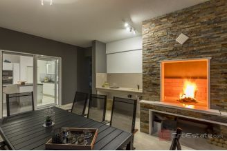 020 5302 30 Omis Luxury villa with pool for sale