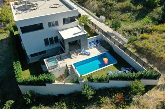 020 5302 30 Omis Luxury villa with pool for sale