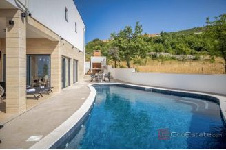 019 2018 255 Zadar Modern house with two apartments with a sea view for sale