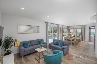 019 2018 255 Zadar Modern house with two apartments with a sea view for sale