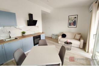 009 2043 115 Island of Vir Apartment house with commercial space and land for sale