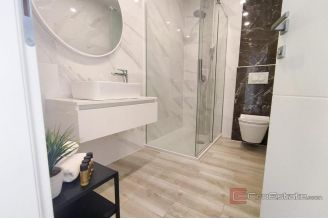 009 2043 115 Island of Vir Apartment house with commercial space and land for sale