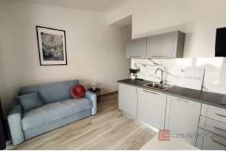 009 2043 115 Island of Vir Apartment house with commercial space and land for sale