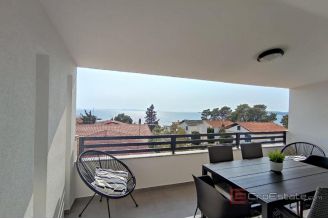 009 2043 115 Island of Vir Apartment house with commercial space and land for sale