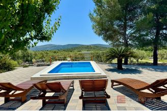 011 2044 06 marina secluded house with swimming pool for sale