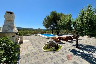 011 2044 06 marina secluded house with swimming pool for sale