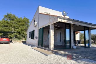 011 2044 06 marina secluded house with swimming pool for sale