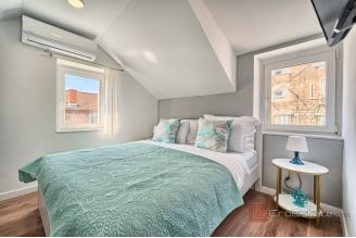 009 2038 79 Split center Four apartment units for sale