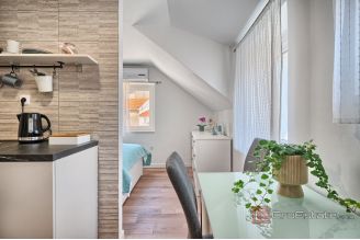 009 2038 79 Split center Four apartment units for sale