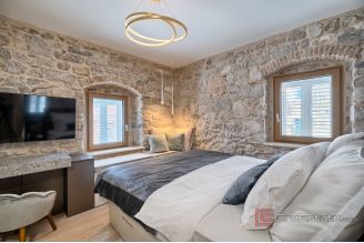 009 2038 79 Split center Four apartment units for sale