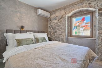 009 2038 79 Split center Four apartment units for sale