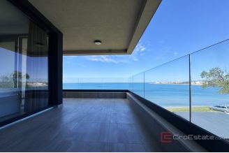 018 2030 73 Island of Pag Luxury penthouse first row to the sea for sale