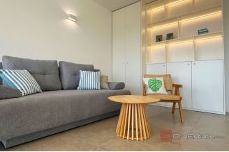 012 5304 30 Split Bacvice one bedroom apartment with sea viewt for rent