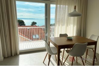 012 5304 30 Split Bacvice one bedroom apartment with sea viewt for rent