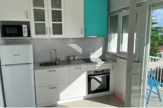 012 5304 30 Split Bacvice one bedroom apartment with sea viewt for rent