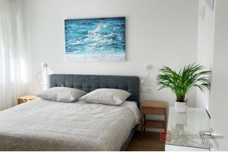012 5304 30 Split Bacvice one bedroom apartment with sea viewt for rent