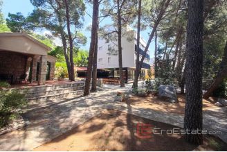 020 2021 379 Omis large estate with houses for vacation and tourism for sale