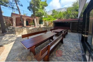 020 2021 379 Omis large estate with houses for vacation and tourism for sale