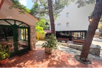 020 2021 379 Omis large estate with houses for vacation and tourism for sale