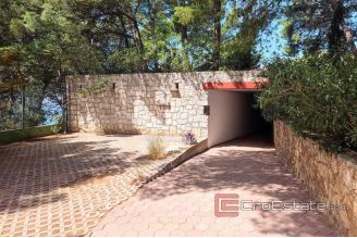 020 2021 379 Omis large estate with houses for vacation and tourism for sale
