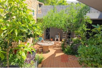 020 2021 379 Omis large estate with houses for vacation and tourism for sale