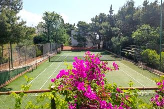 020 2021 379 Omis large estate with houses for vacation and tourism for sale