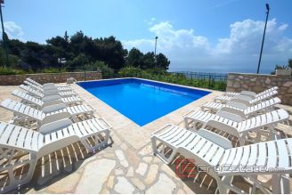 020 2021 379 Omis large estate with houses for vacation and tourism for sale