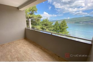 012 2044 10 Zadar Apartment house with catering facility in the first row to the sea for sale